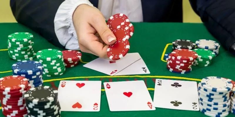 Luật Chơi Poker V9BET: Bí Quyết Thắng Lớn  Tránh Sai Lầm